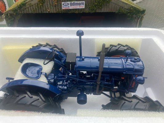 2986 Universal Hobbies Fordson E27N Roadless tractor BOXED 1:16 scale Image 2