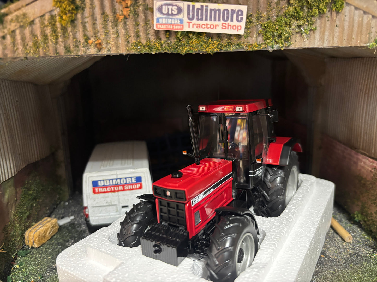 CASE International 1255 XL tractor 1:32 scale Schuco New and boxed
