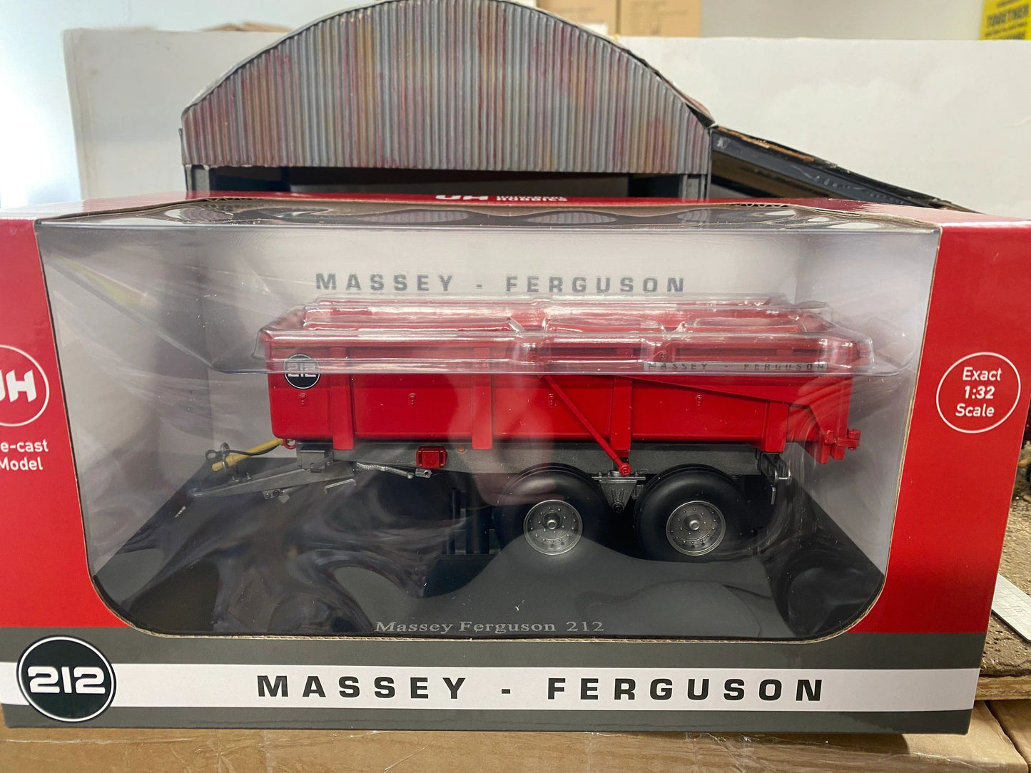 2nd Version Massey Ferguson 212 Klepwagon trailer 1:32 scale Universal Hobbies grey wheels UH6694 Image 5
