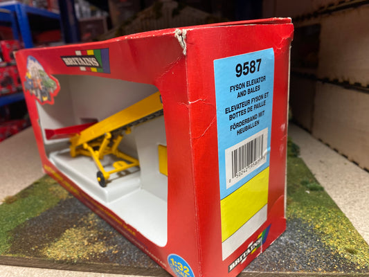 9587 Vintage Britains Fyson Elevator and bales 1:32 scale obsolete