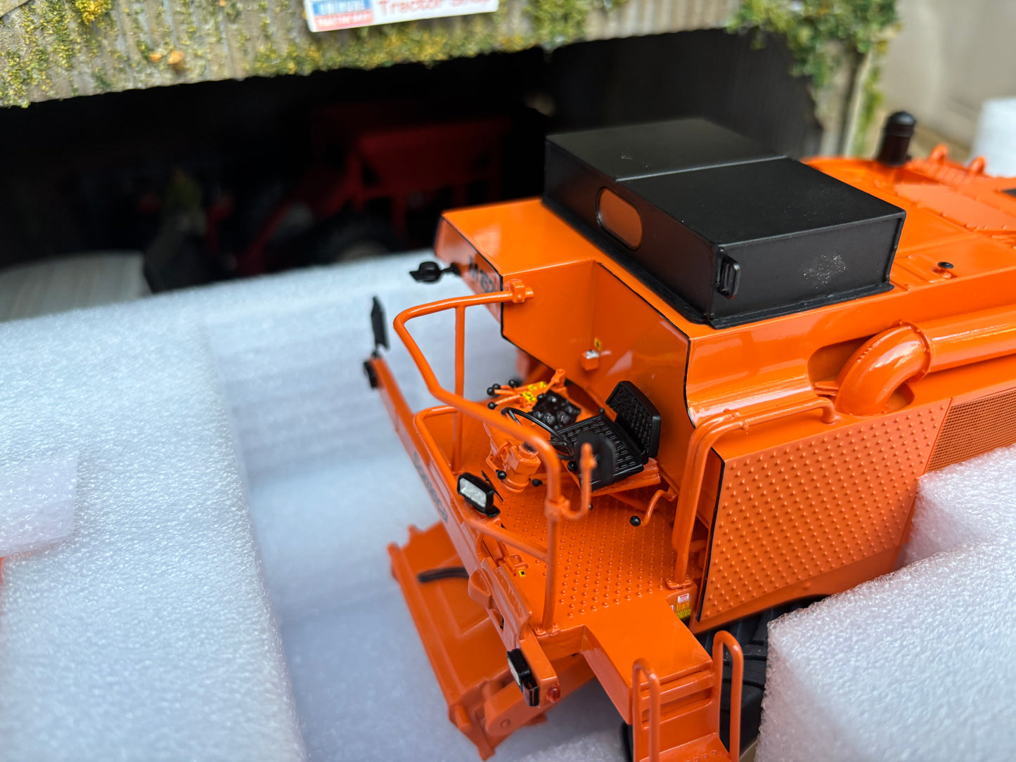 Someca M152 Combine Harvester Limited Edition Stunning in 1:32 scale VKA Models COLLECTION ONLY