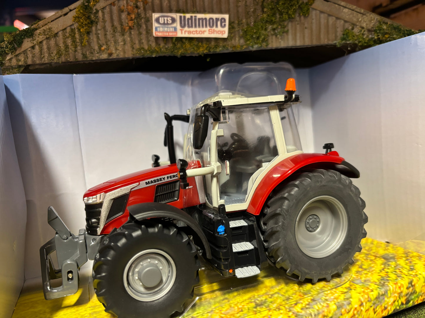 Britains Massey Ferguson 6S.180 Tractor 1:32 scale New BOXED 43316