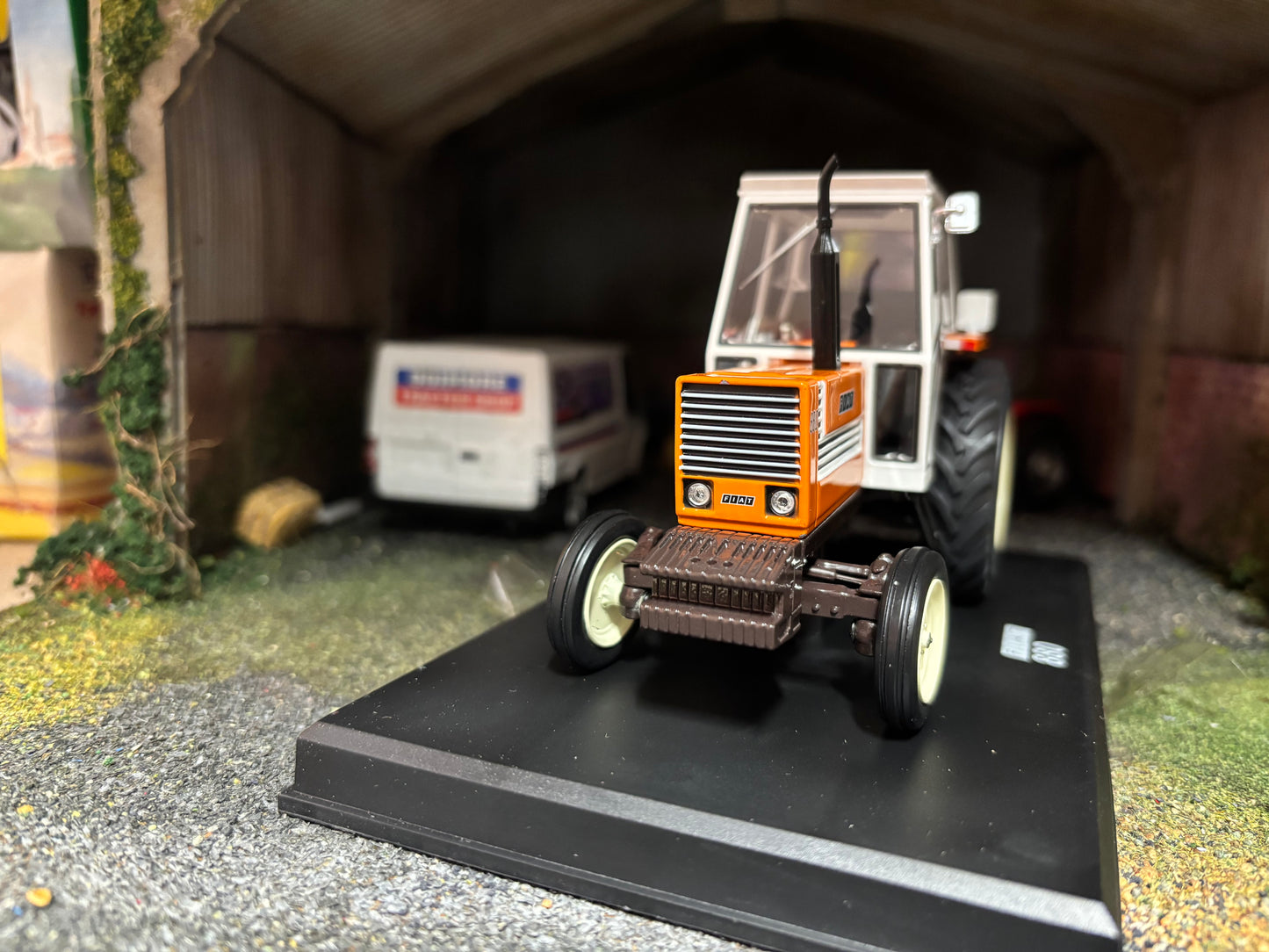 REP163 Replicagri Fiat 880 white cab tractor 1:32 scale Boxed