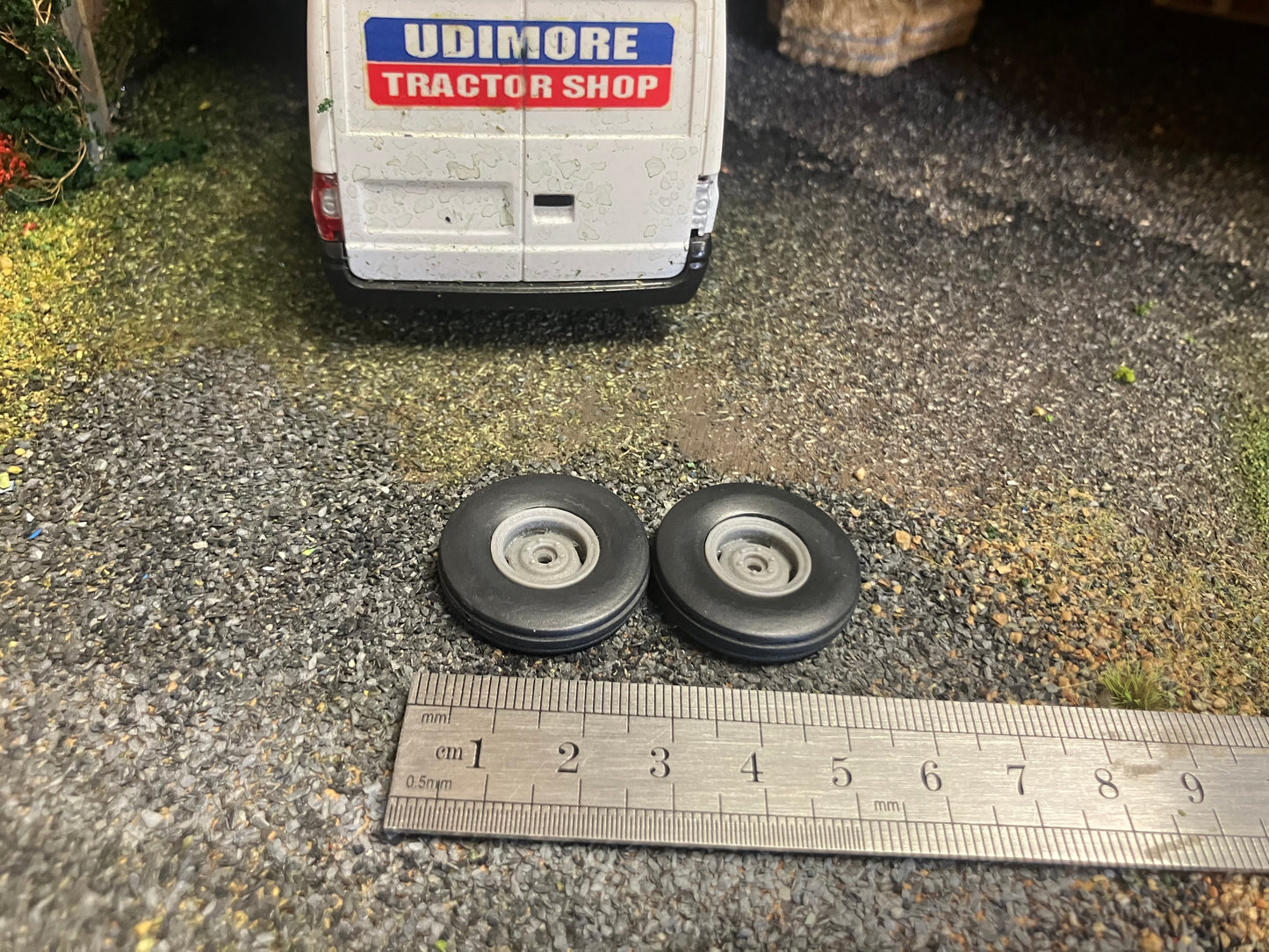 04225 Set of 2 Front wheels 2wd Artisan32 farm machinery 1:32 scale