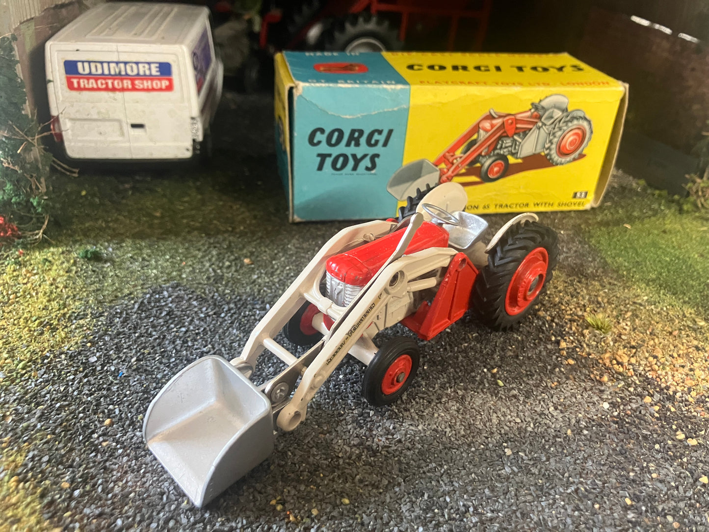 Corgi 53 Massey Ferguson 65 Tractor with loader shovel boxed
