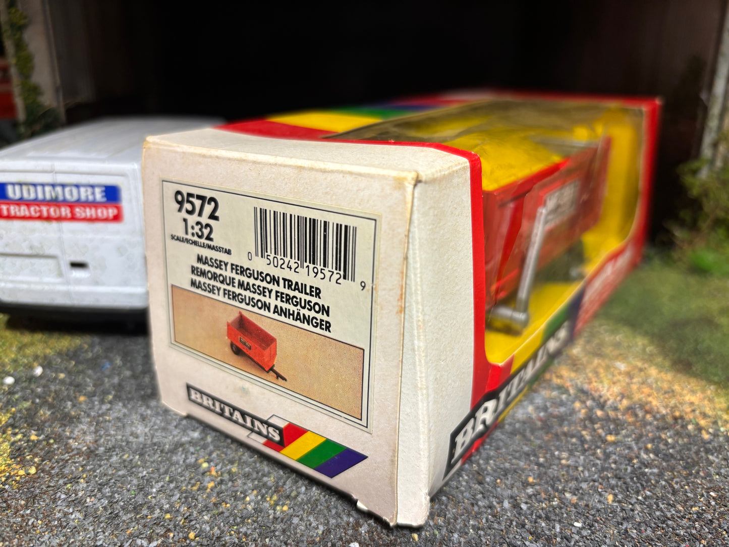 9562 Vintage Britains Massey Ferguson MF200 Tipping trailer 1:32 scale boxed