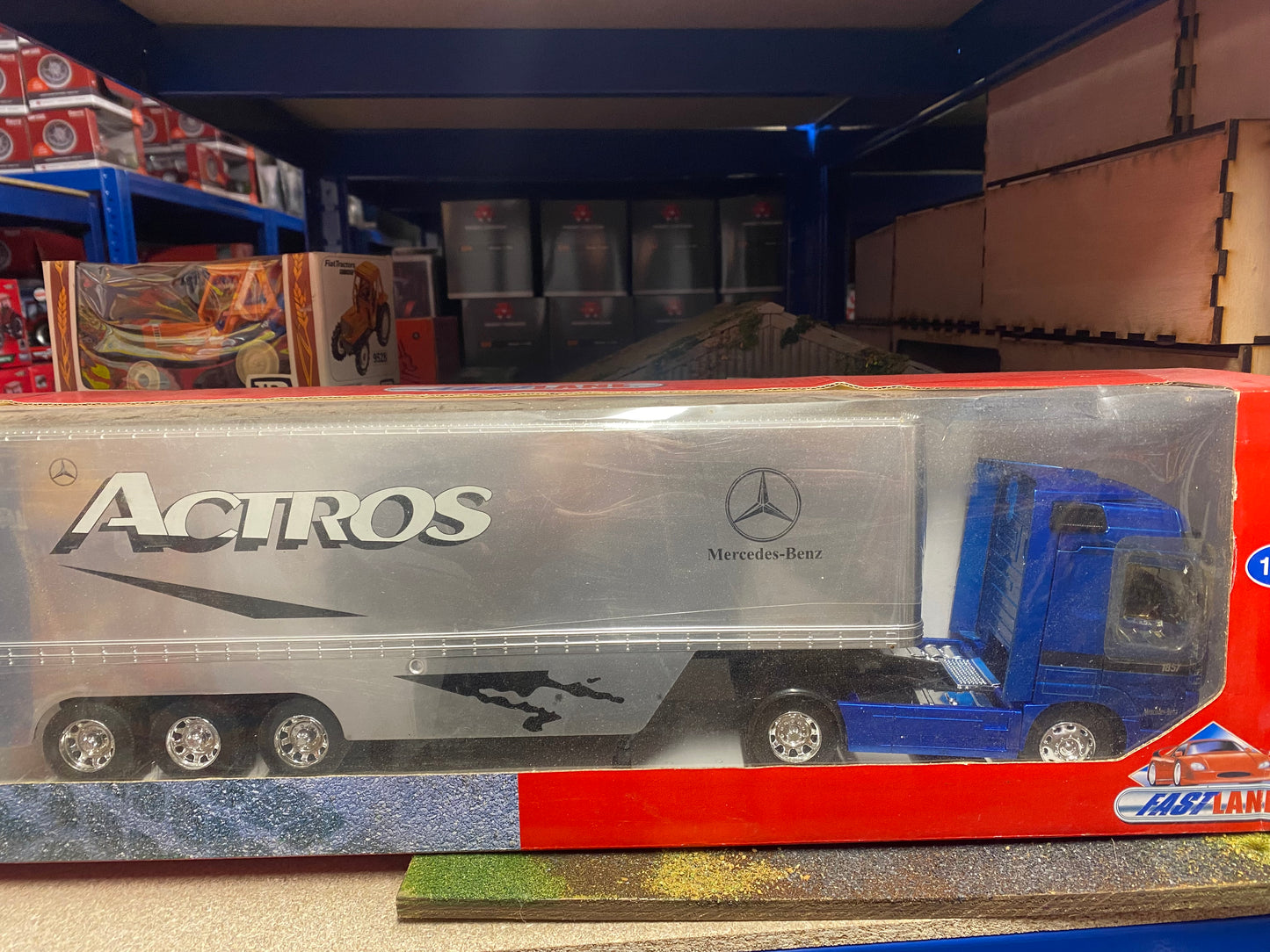 Fast Lane Toys R Us Mercedes Benz Actros 1857 Truck Transporter 1:32 scale boxed OBSOLETE 1998