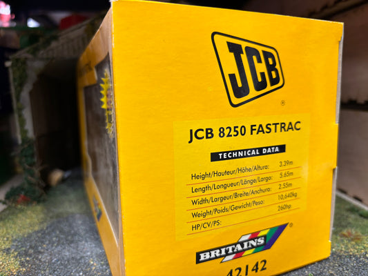 VINTAGE Britains Fastrac 8250 Tractor 1:32 scale BOXED 42142 Obsolete