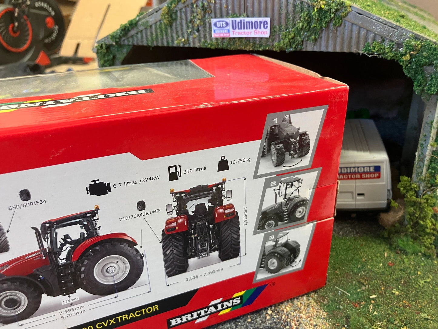 43136A1 Britains CASE IH Optum 300 CVX Tractor 1:32 scale Image 3