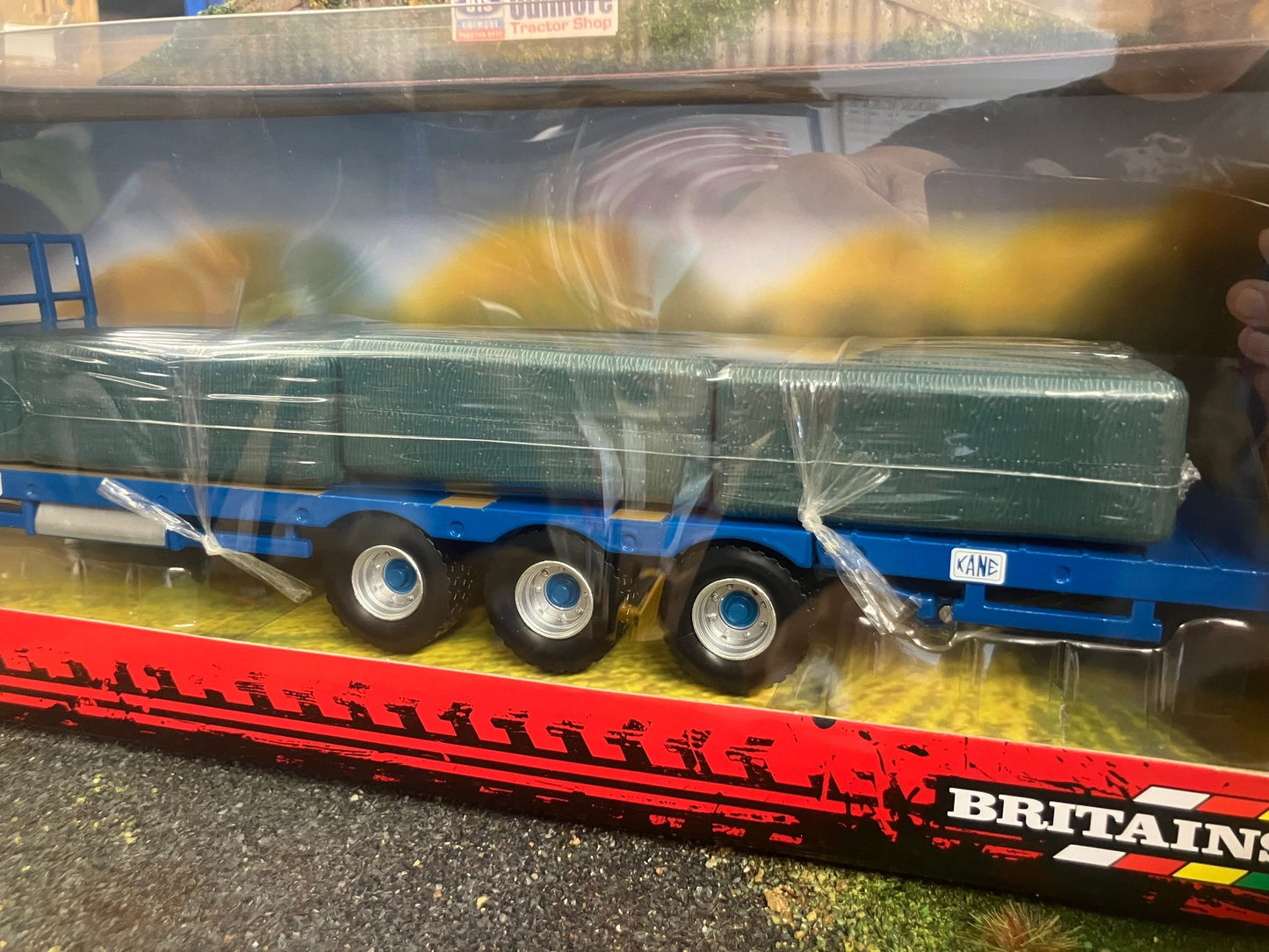 43218 Britains Kane Bale Trailer 1:32 BOXED Image 3