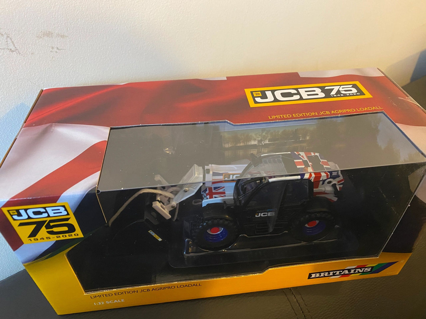 43317 Britains JCB Union Jack Loadall 75th Anniversary Agri Pro model 1:32 BOXED Image 6