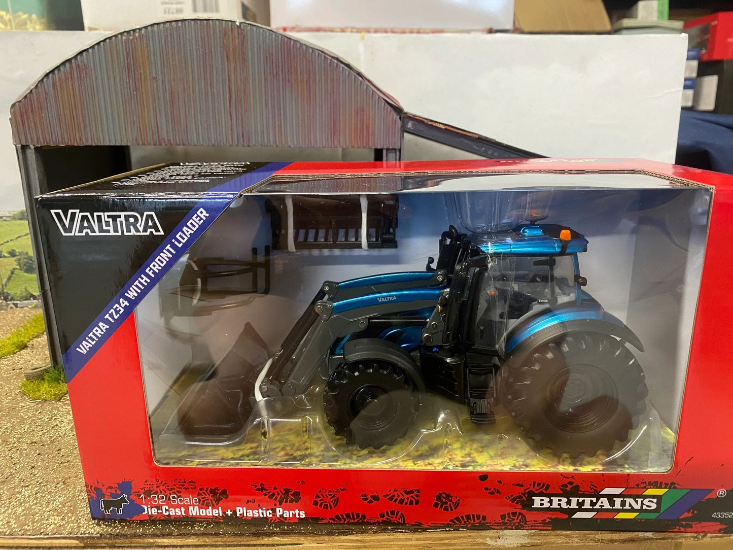 43352 Britains Valtra T234 Front Loader 1:32 scale New BOXED Image 5