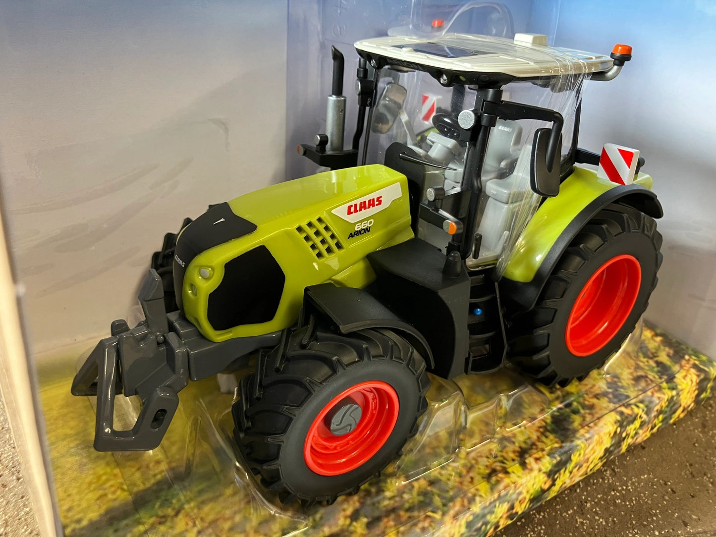 43374 Britains Claas Arion 660 Tractor 1:32 scale New BOXED Image 4