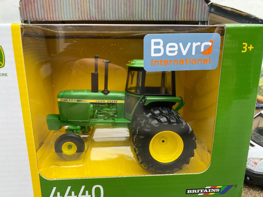 43380 Limited Edition Britains John Deere 4440 2wd Tractor with Duals 1:32 scale Image 2