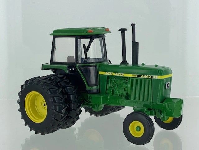 43380 Limited Edition Britains John Deere 4440 2wd Tractor with Duals 1:32 scale Image 4