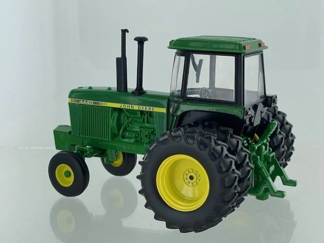 43380 Limited Edition Britains John Deere 4440 2wd Tractor with Duals 1:32 scale Image 5