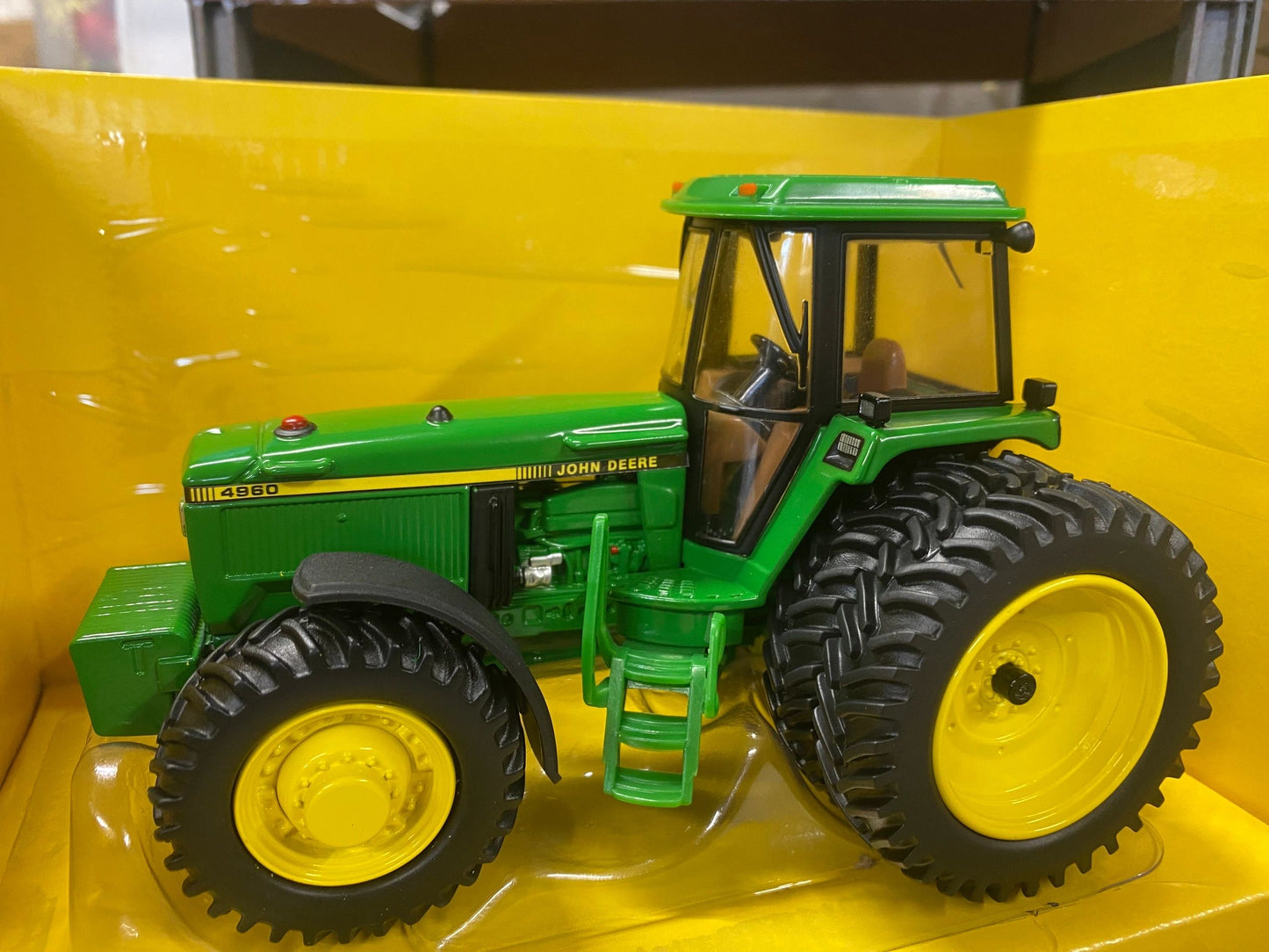 43383 Britains Prestige edition John Deere 4960 with rear duals Tractor 1:32 scale New BOXED Image 4
