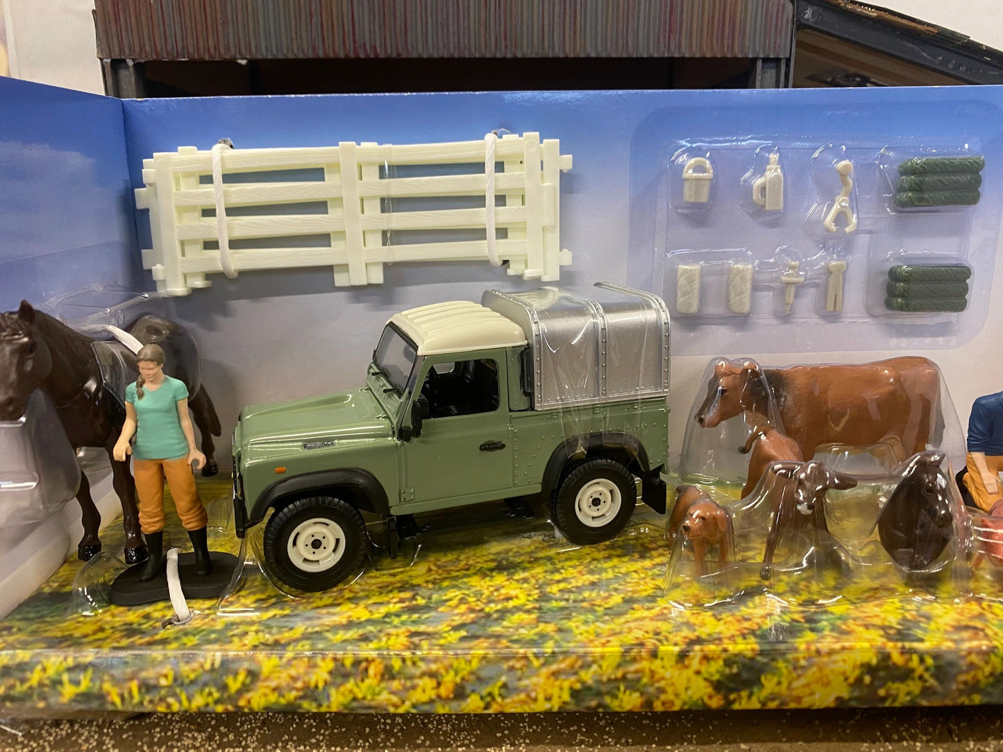 43385 Britains Land Rover Vet set 1:32 scale New BOXED Image 3