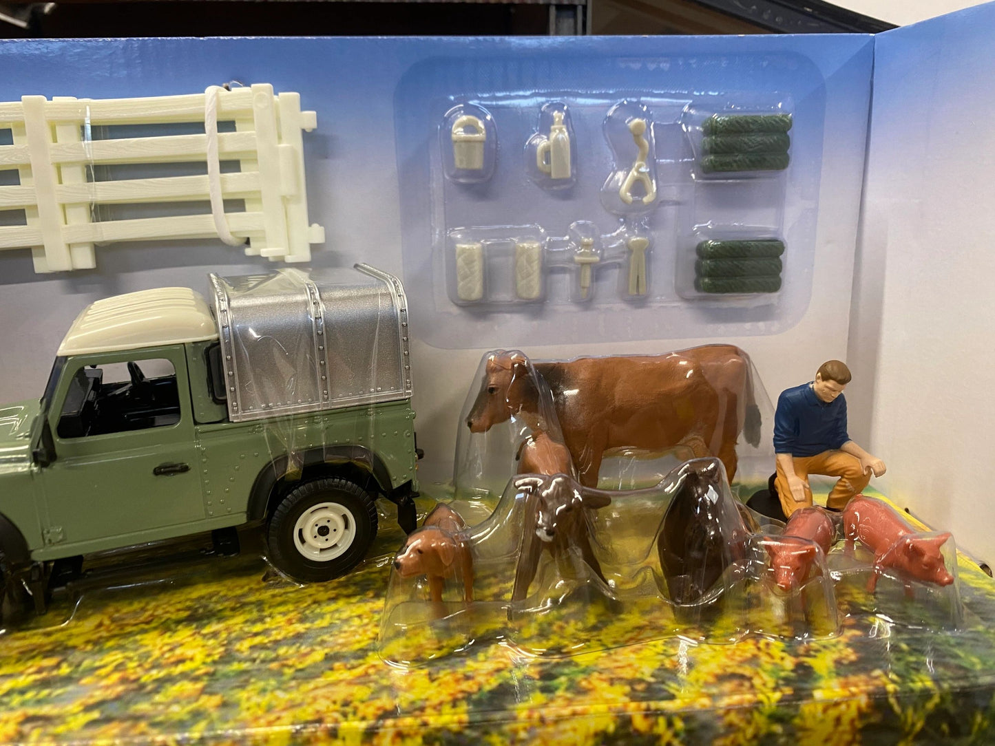 43385 Britains Land Rover Vet set 1:32 scale New BOXED Image 4