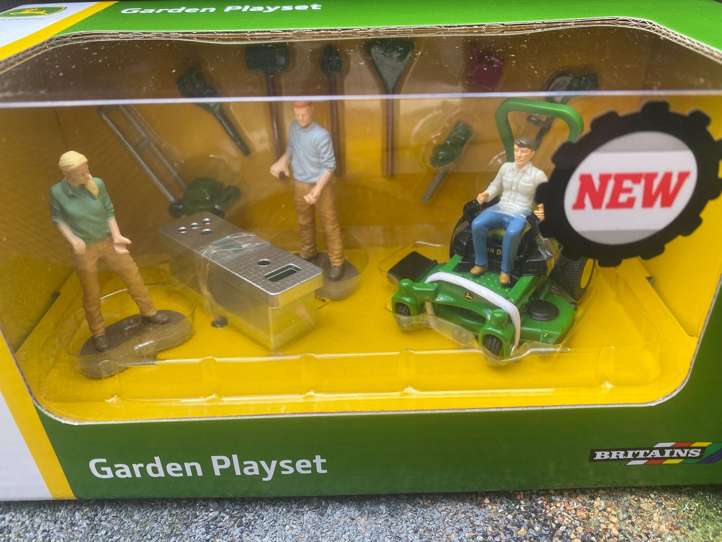 43386 Britains John Deere Garden Playset 1:32 BOXED Image 3