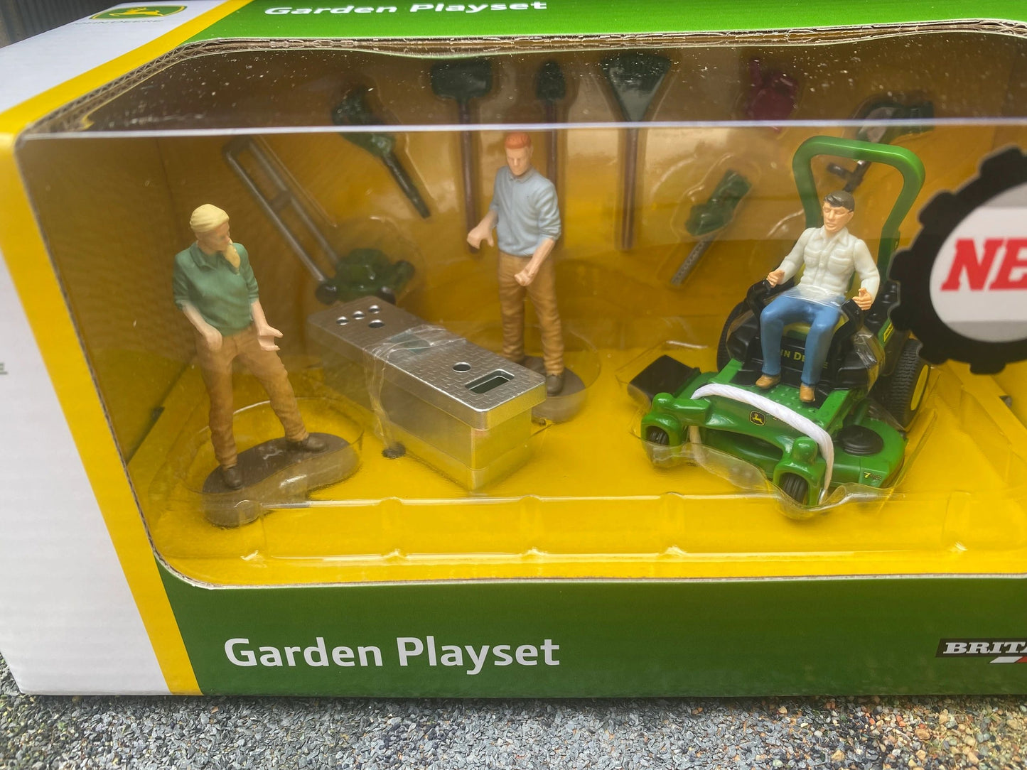 43386 Britains John Deere Garden Playset 1:32 BOXED Image 4