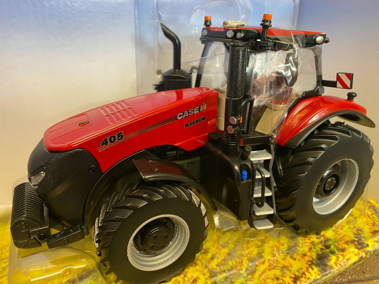 43389 Britains CASE Magnum 405 Tractor 1:32 scale New BOXED Image 2