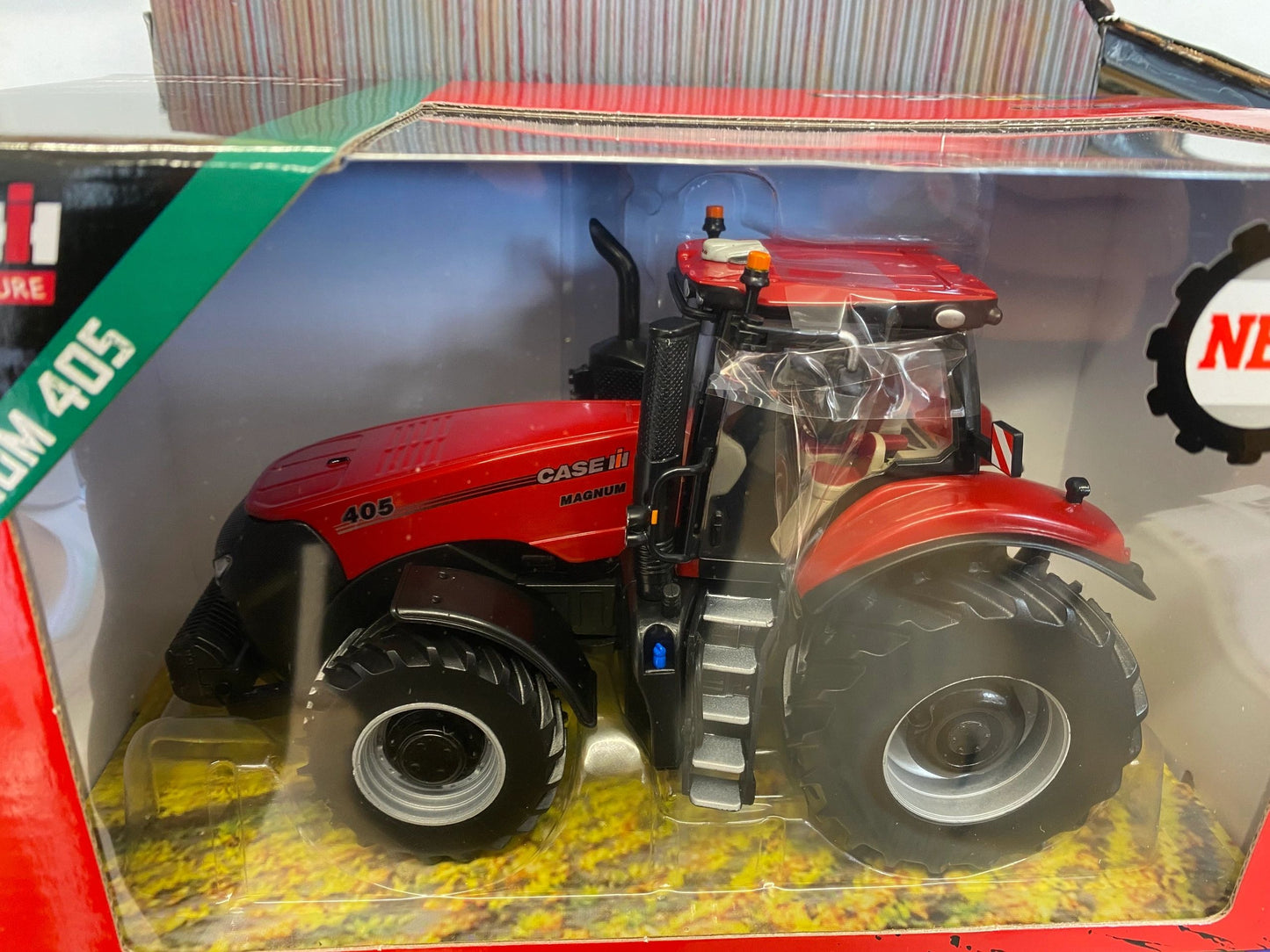 43389 Britains CASE Magnum 405 Tractor 1:32 scale New BOXED Image 3