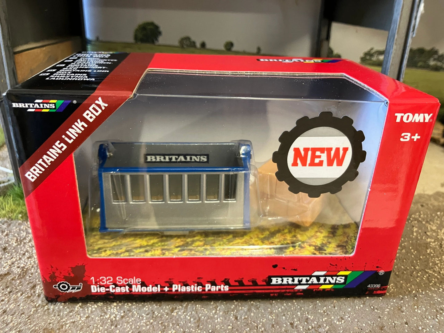 43396 Britains Link Box 1:32 scale New BOXED Image