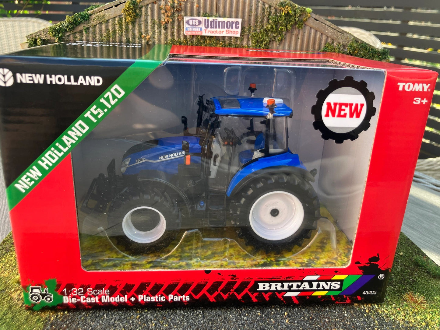 43400 Britains New Holland T5.120 Tractor 1:32 BOXED Image