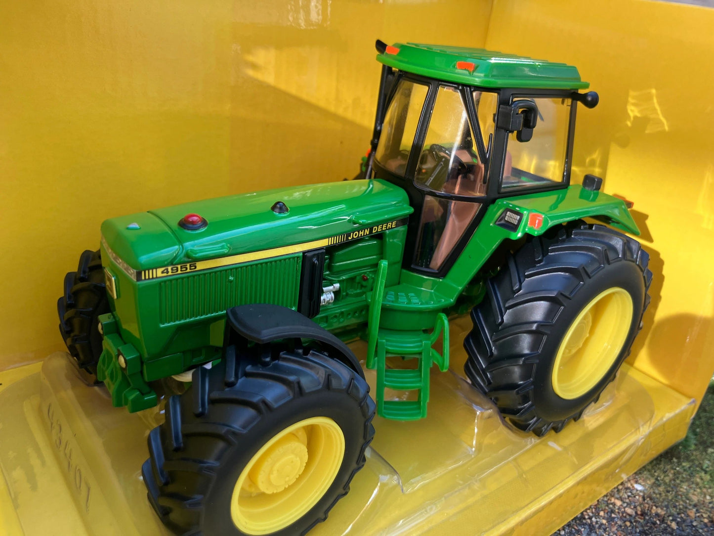 43407 Britains John Deere 4955 Tractor 1:32 BOXED Image 3