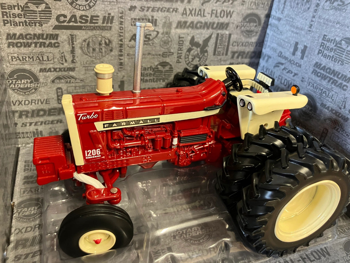 43412 Britains CASE IH Farmall 1206 Tractor 1:32 scale New BOXED Image 3