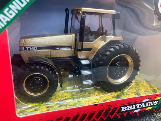 43416G Britains GOLD CASE Magnum 7140 Tractor 1:32 scale New Limited Edition Image 2