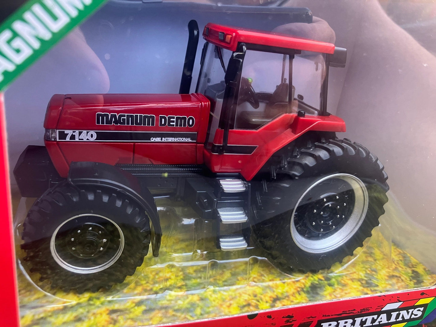 43416MD Britains CASE Magnum Demo 7140 Tractor 1:32 scale New Limited Edition Image 3