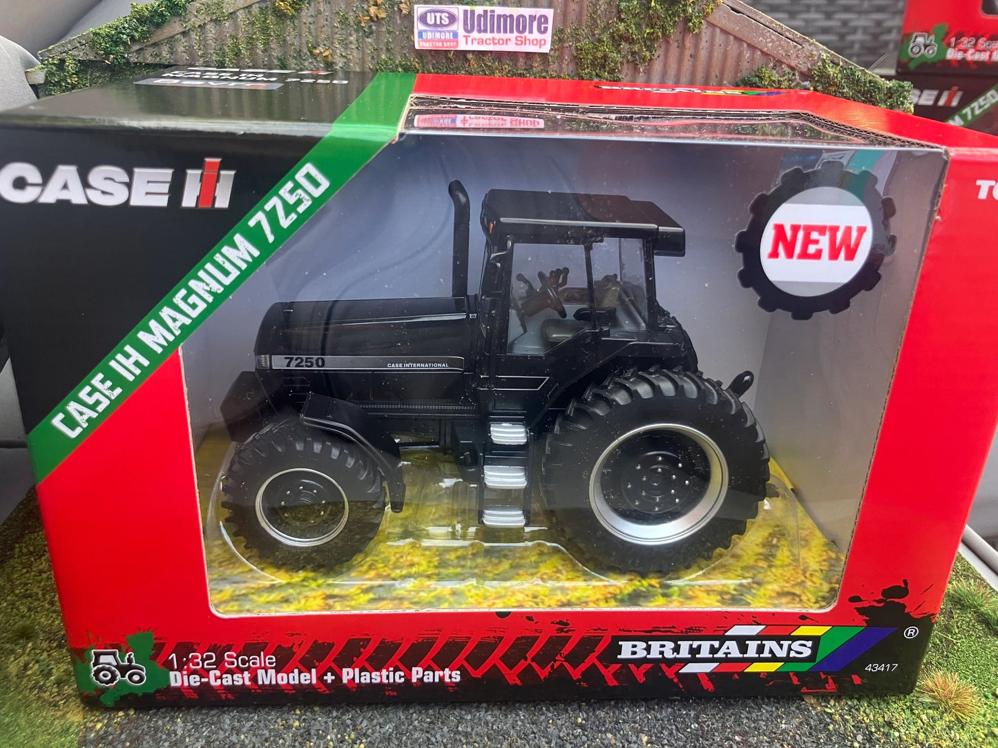 43417BL Britains Black CASE Magnum 7250 Tractor 1:32 scale New Limited Edition Image 3