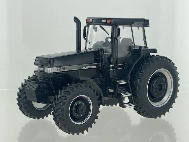43417BL Britains Black CASE Magnum 7250 Tractor 1:32 scale New Limited Edition Image 4