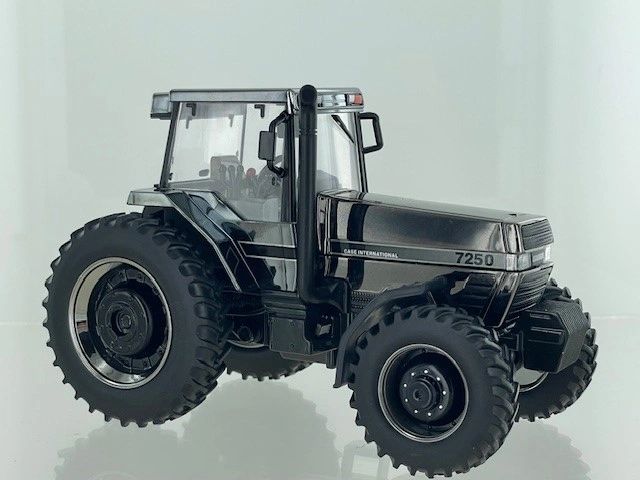 43417GM Britains GUN METAL CASE Magnum 7250 Tractor 1:32 scale New Limited Edition Image 4