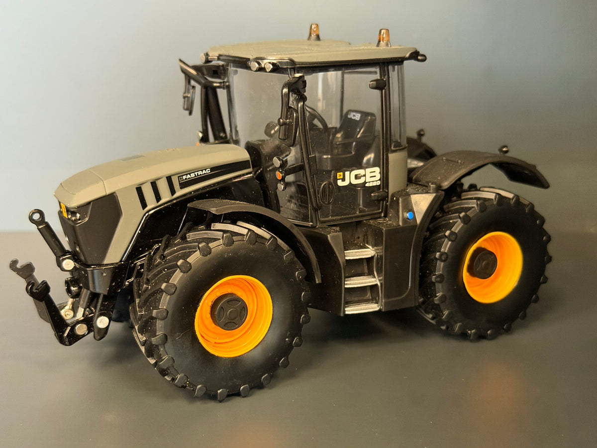 PRE-ORDER Britains 43453Y Matt Grey JCB Fastrac 4220 Tractor with yellow wheels 1:32 – Limited Edition 500 Pieces