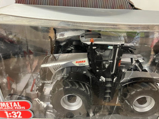 4486 Silver Claas Xerion 5000 Tractor 1:32 scale boxed Siku Image 2