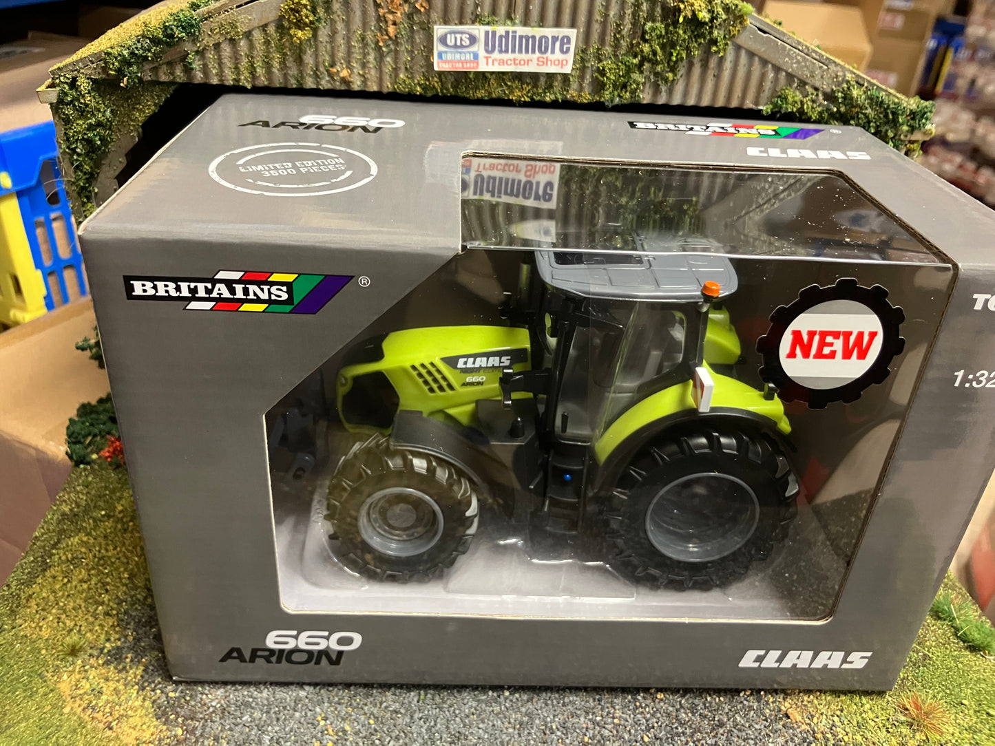 Limited Edition Britains Night Edition Claas Arion 660 Tractor 1:32 scale New BOXED 43422