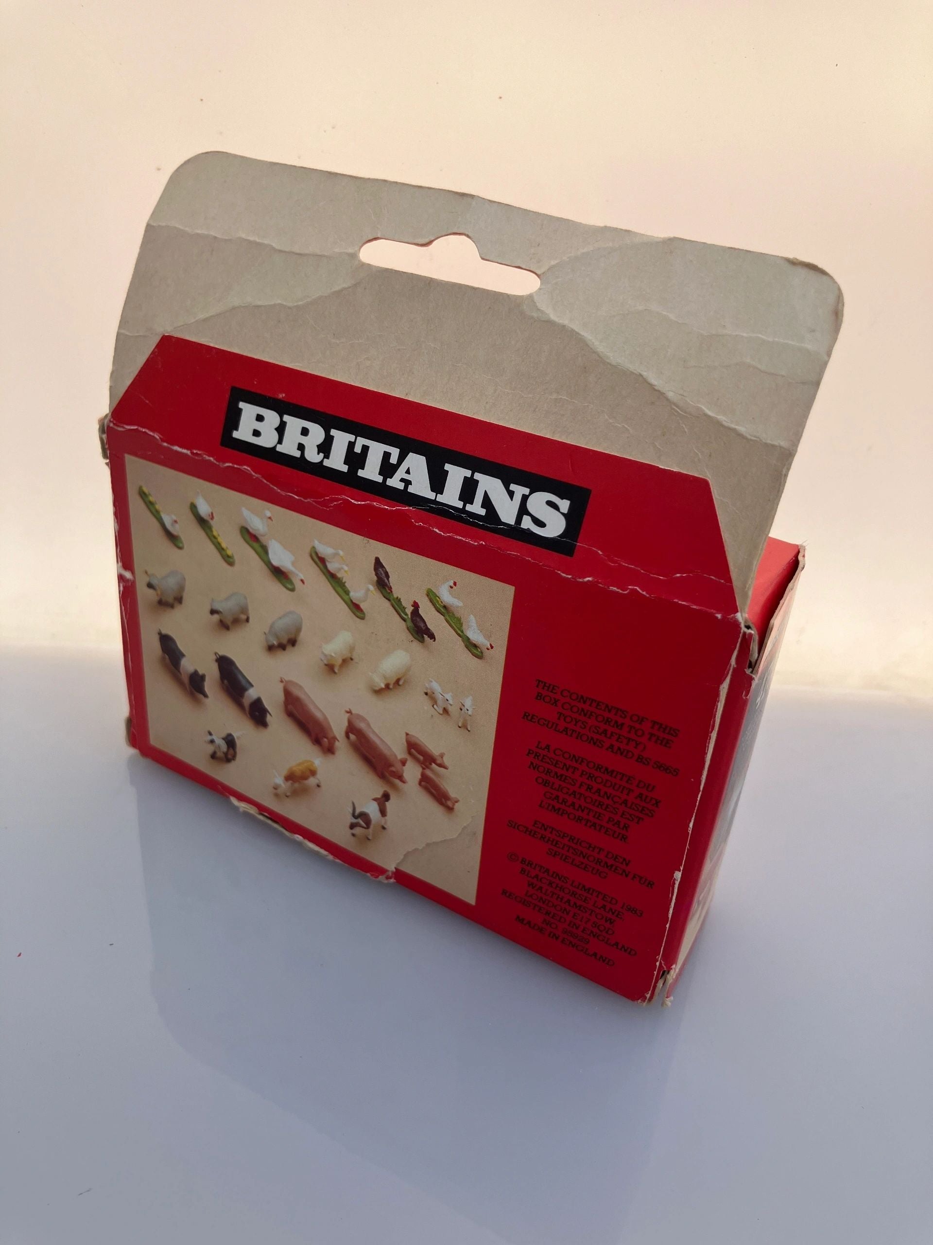 4703 Vintage Britains Animal Shelters set 1:32 scale Image 3