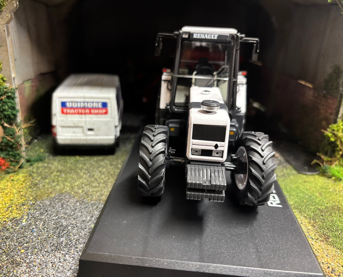 REP220 Replicagri White Renault 110-54 TZ tractor tracfor 1:32 scale Boxed