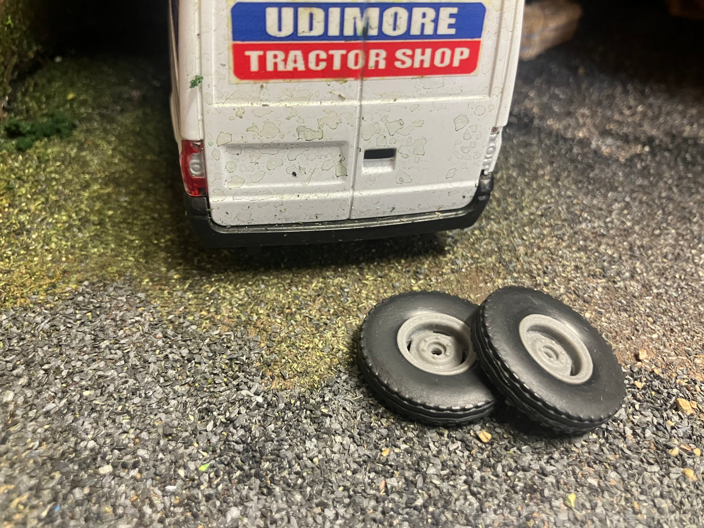 04224 Set of 2 Front wheels 2wd Artisan32 farm machinery 1:32 scale