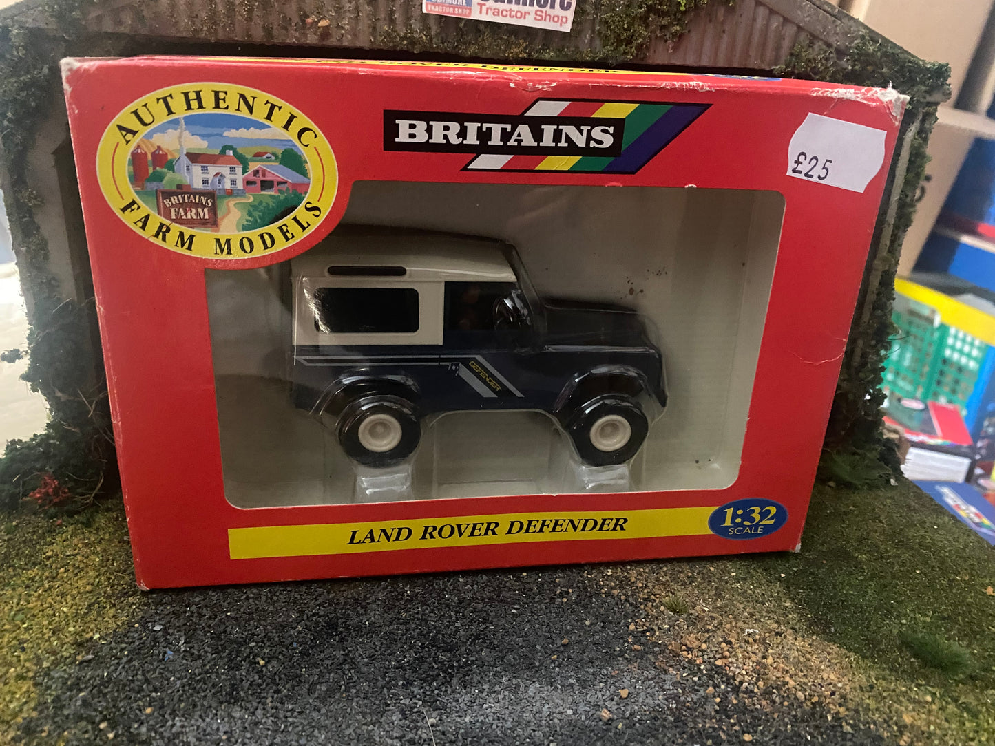 Britains Land rover Defender 1:32 scale obsolete 9507