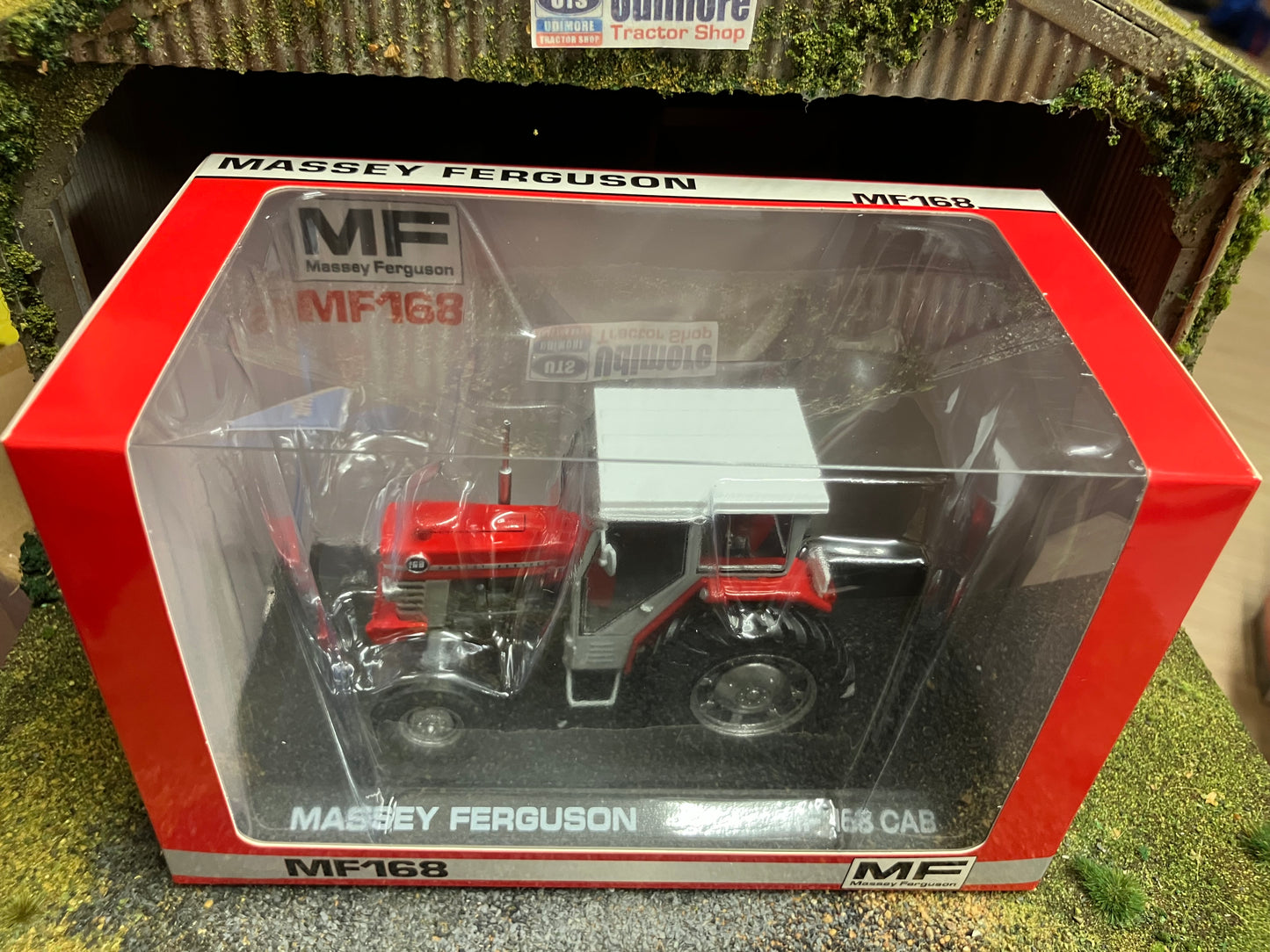 REP516 Replicagri Massey Ferguson 168 2WD with CAB Tractor Boxed 1:32 scale