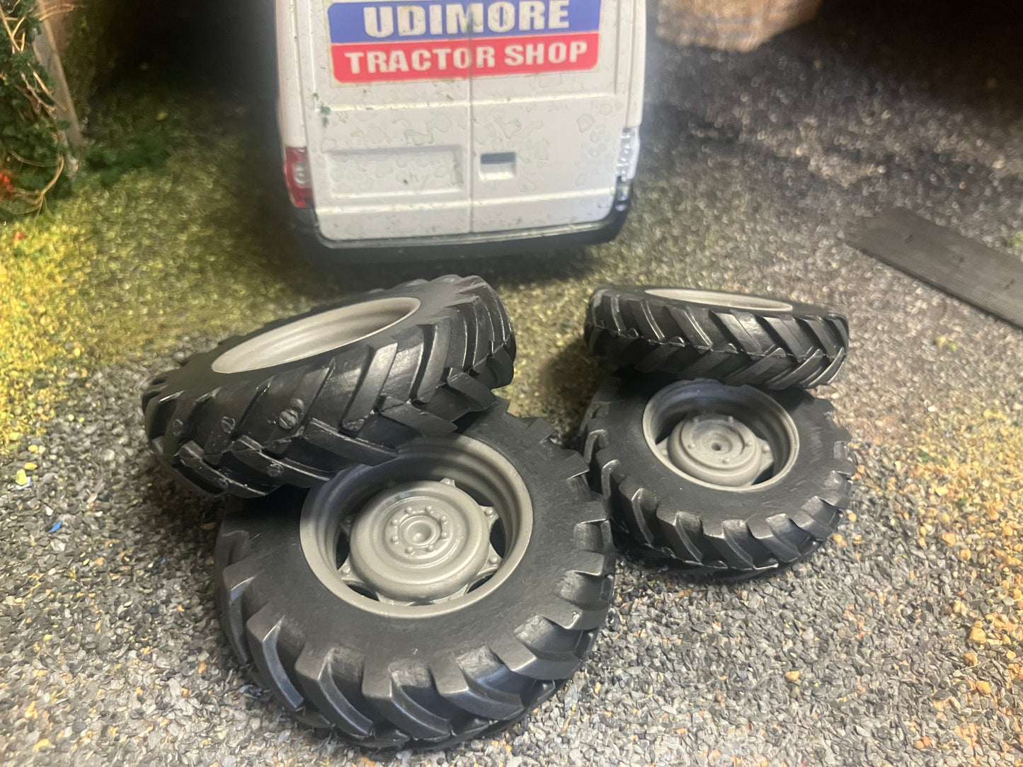 04239 Set of 4 Front & Rear 4wd Tractor wheels Artisan32 farm machinery 1:32 scale