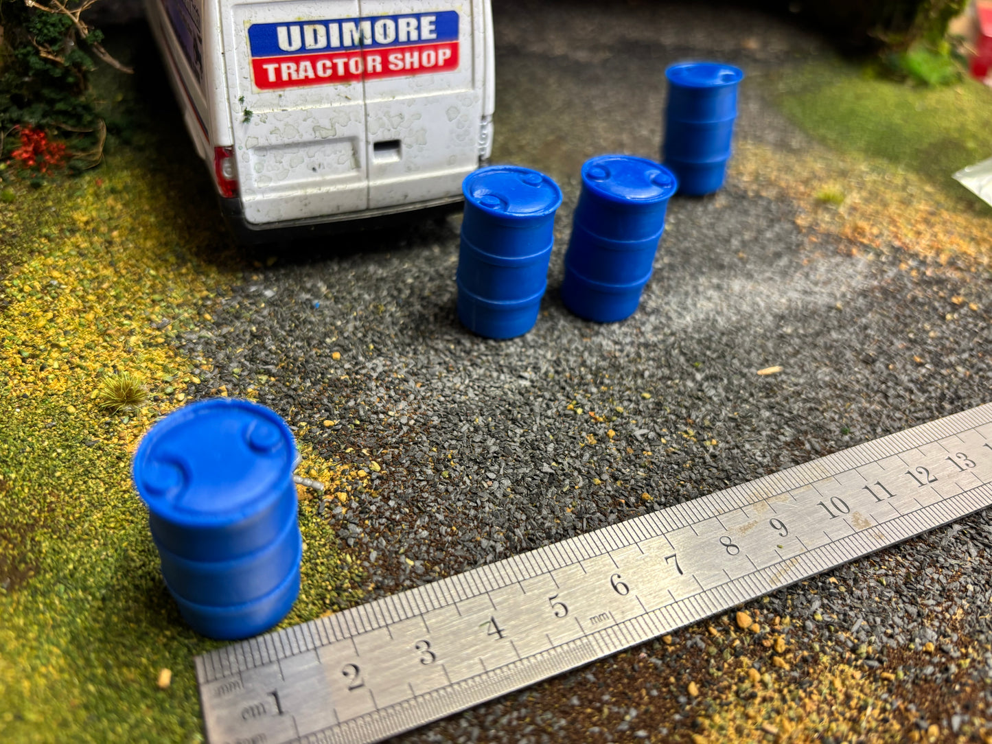 04889-4 Four x Fuel Water barrel Jerry cans with hand pump Artisan32 farm machinery 1:32 scale