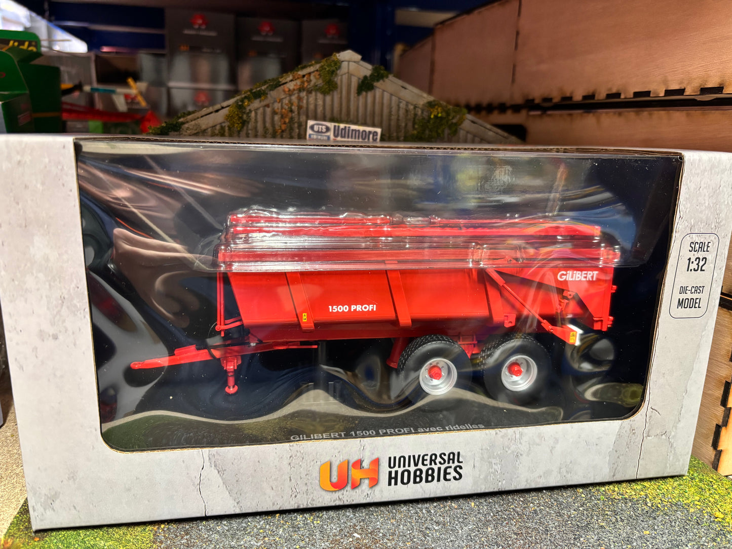 Gilibert 1500 Profi trailer 1:32 scale Universal Hobbies UH6868