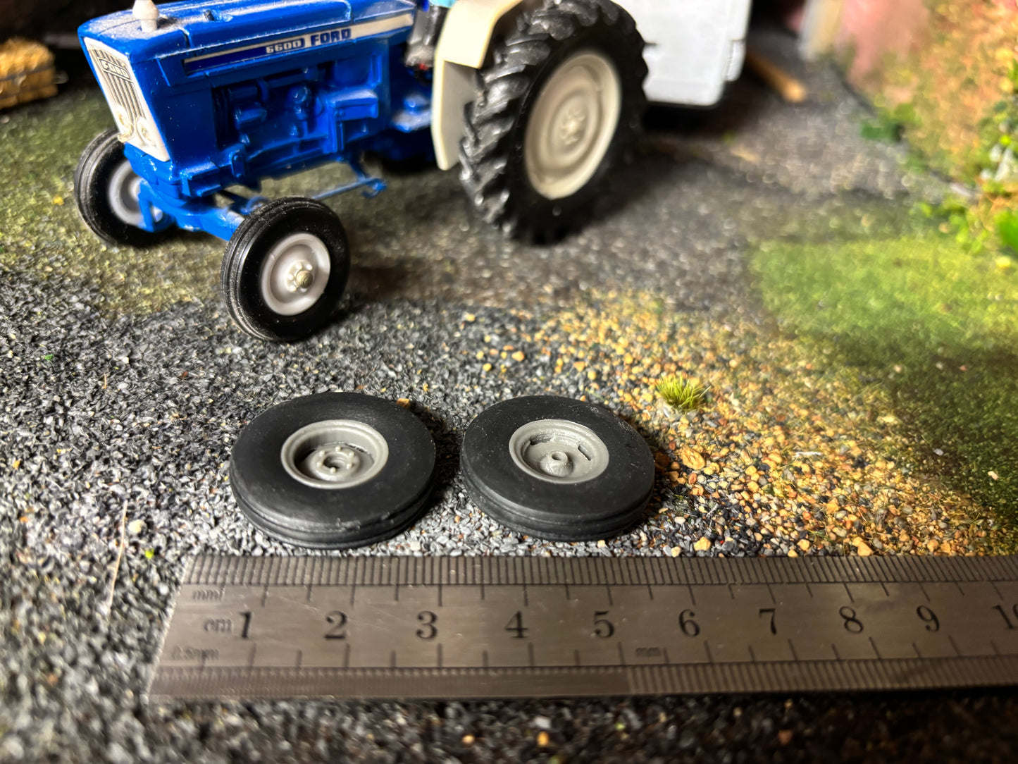 04225 Set of 2 Front wheels 2wd Artisan32 farm machinery 1:32 scale Britains Ford 5000 6600