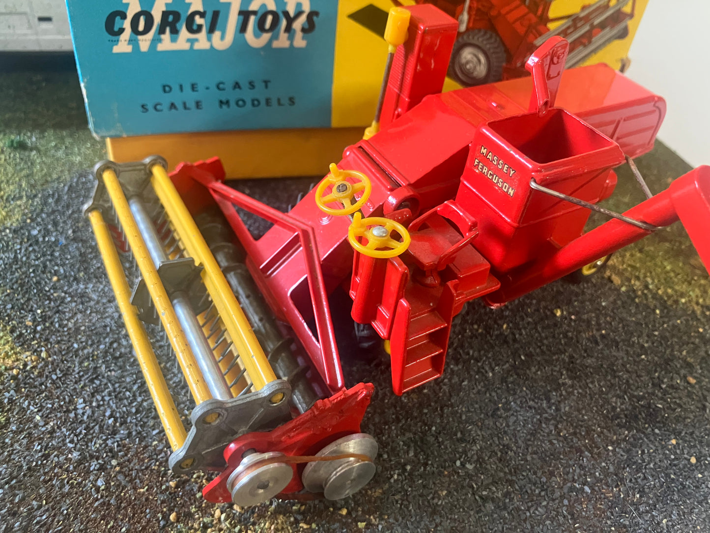 Corgi 1111 Massey Ferguson 780 Combine Harvester boxed