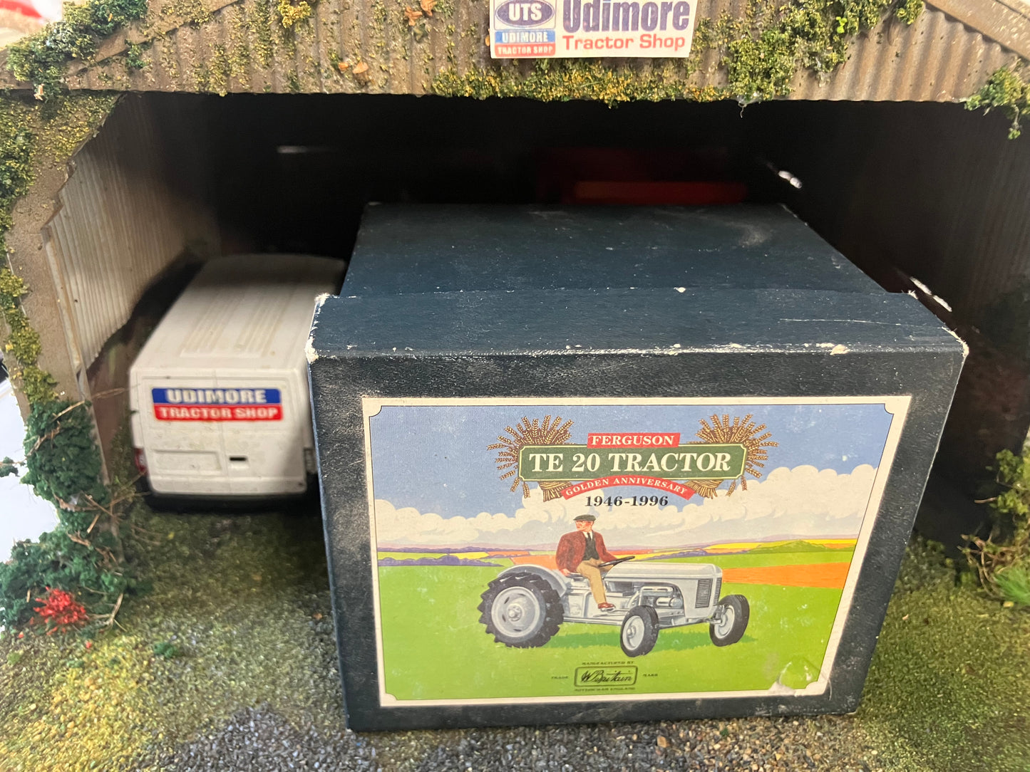 8711 Vintage Britains Ferguson TE20 50 year anniversary Tractor set 1:32 scale